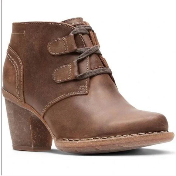 Clarks Artisan 2621 Heel Booties Brown Leather 7 - Picture 1 of 8